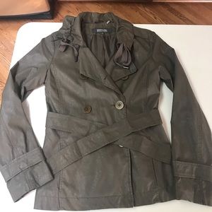Beautiful Kenneth Cole Reaction short trench coat